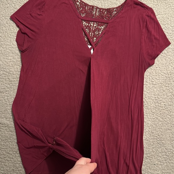 Maroon tee - Picture 5 of 8